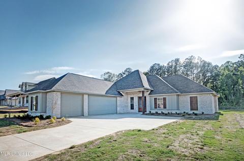 126 Richburg Ct, Pearl, MS 39208