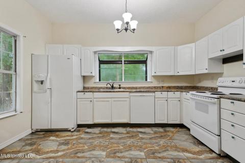 4504 Jamestown Rd, Moss Point, MS 39563 photo 9