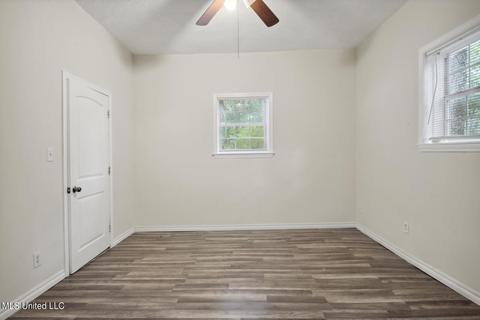 4504 Jamestown Rd, Moss Point, MS 39563 photo 4