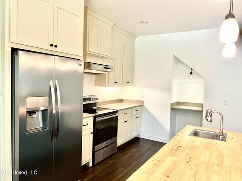 2190 Les Reeves Rd, Moss Point, MS 39562 photo 10