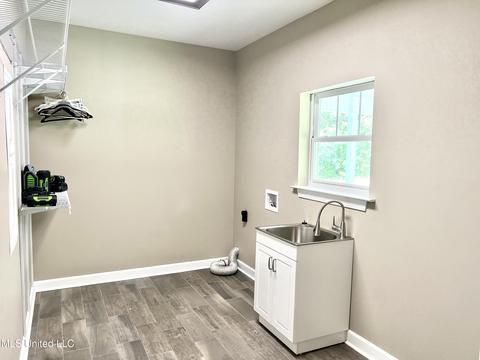 2190 Les Reeves Rd, Moss Point, MS 39562 photo 16
