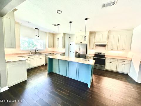 2190 Les Reeves Rd, Moss Point, MS 39562 photo 8