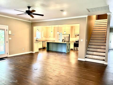 2190 Les Reeves Rd, Moss Point, MS 39562 photo 4