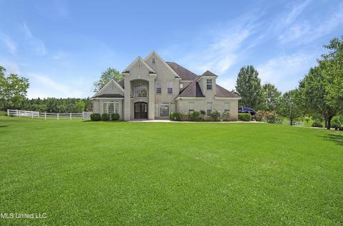1643 Caroline Dr, Terry, MS 39170