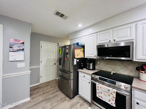 196 S Eagle Ridge Dr, Florence, MS 39073 photo 9