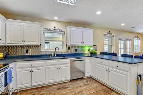 418 Saint Augustine Ave, Long Beach, MS 39560 photo 12