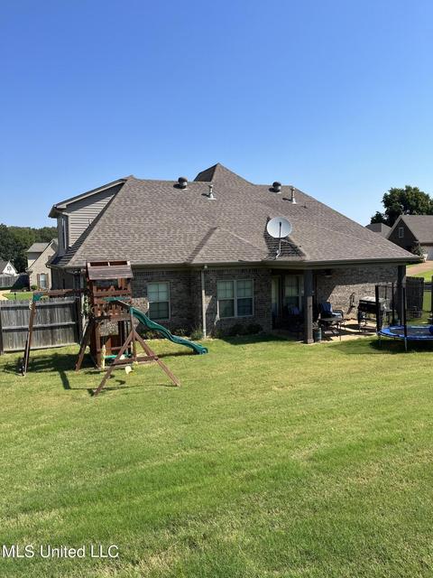 1303 Heritage Lake Dr, Hernando, MS 38632 photo 2