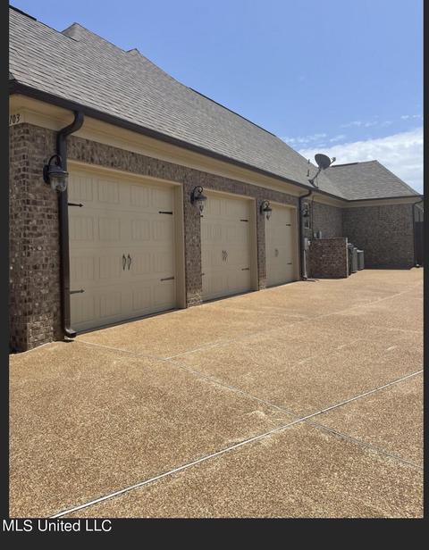 2103 S Jefferson Loop, Hernando, MS 38632 photo 1