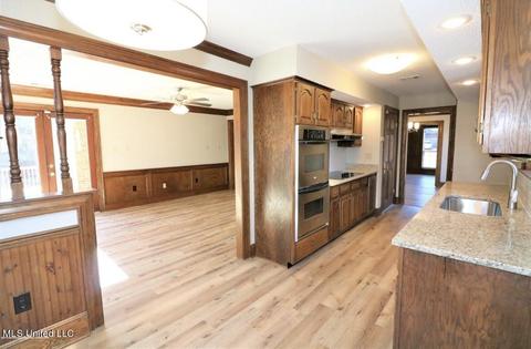 2440 Geneva Dr, Nesbit, MS 38651 photo 12