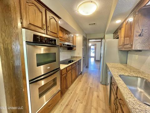 2440 Geneva Dr, Nesbit, MS 38651 photo 9