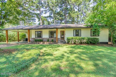 3975 Berkley Dr, Jackson, MS 39211 photo 1