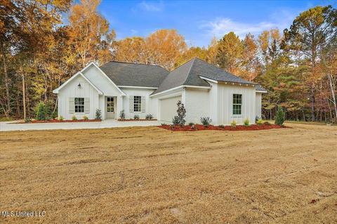 562 Traylor Rd, Florence, MS 39073 photo 1