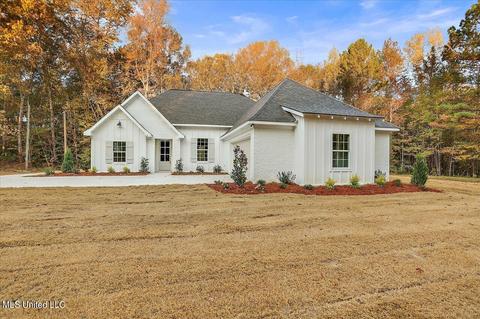 562 Traylor Rd, Florence, MS 39073 photo 2