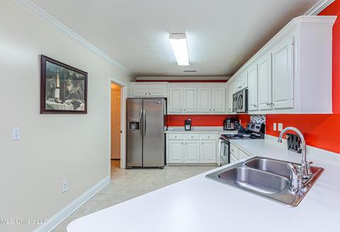 353 Greystone Pt, Terry, MS 39170 photo 9