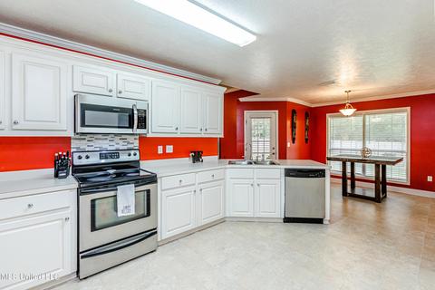 353 Greystone Pt, Terry, MS 39170 photo 10
