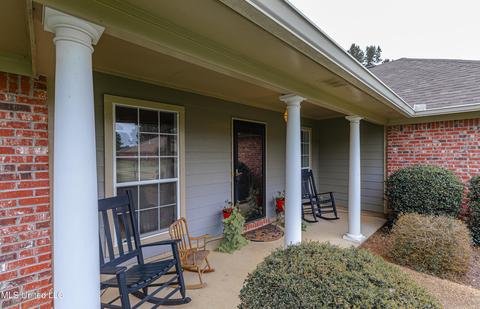 353 Greystone Pt, Terry, MS 39170 photo 2