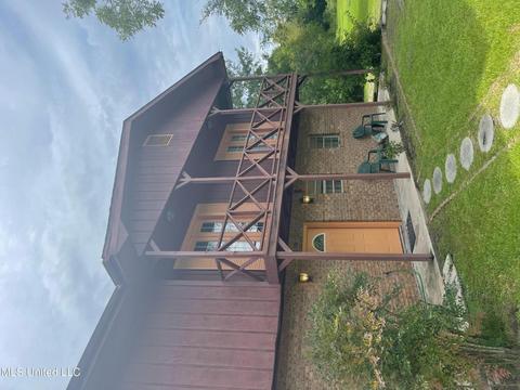 377 Fleitas Ave, Pass Christian, MS 39571
