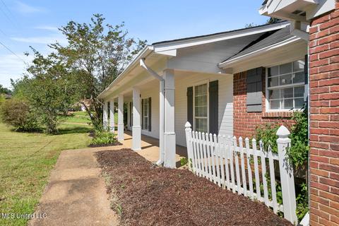 807 Eagles Nest Dr, Byram, MS 39272 photo 3
