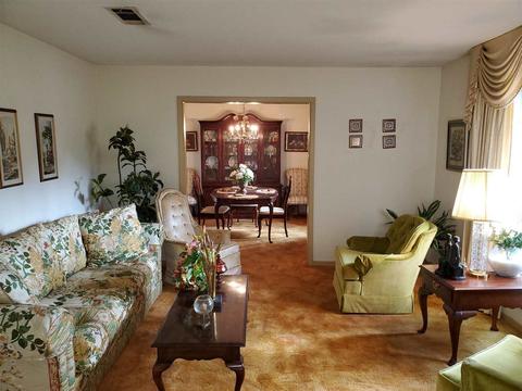 828 Winthrop Cir, Jackson, MS 39206 photo 2