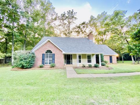719 N Oakridge Dr, Brandon, MS 39047