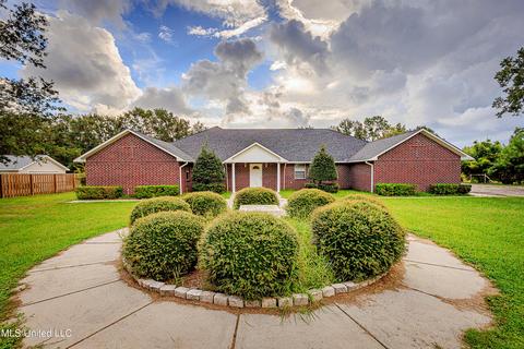 5122 Gates Ave, Long Beach, MS 39560