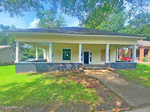 402 S Columbus Ave, Louisville, MS 39339