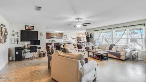 412 E Petunia Dr, Long Beach, MS 39560 photo 8