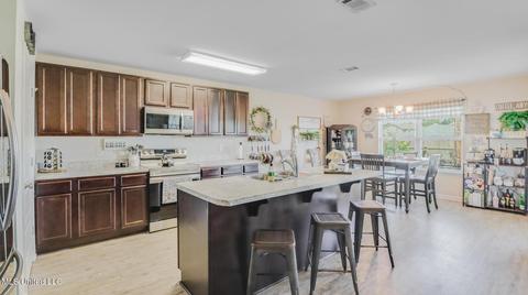 412 E Petunia Dr, Long Beach, MS 39560 photo 3