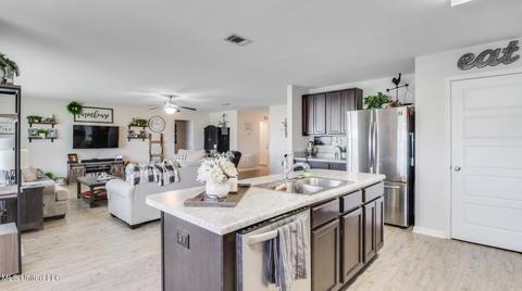412 E Petunia Dr, Long Beach, MS 39560 photo 5