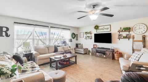 412 E Petunia Dr, Long Beach, MS 39560 photo 9