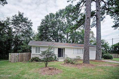 5565 Wayneland Dr, Jackson, MS 39211 photo 1