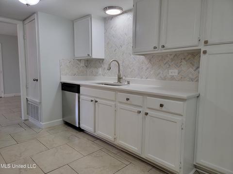 363 Lakebend Dr, Brandon, MS 39042 photo 1