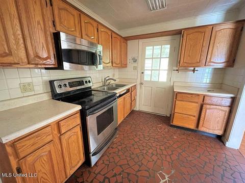 703 E Old Pass Rd, Long Beach, MS 39560 photo 4