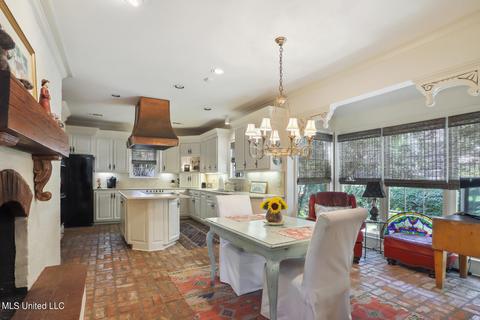 2314 E Manor Dr, Jackson, MS 39211 photo 9