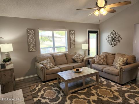 10734 Oak Leaf Dr, Olive Branch, MS 38654 photo 9