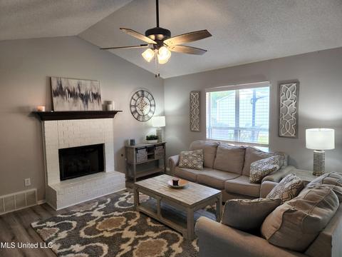 10734 Oak Leaf Dr, Olive Branch, MS 38654 photo 8