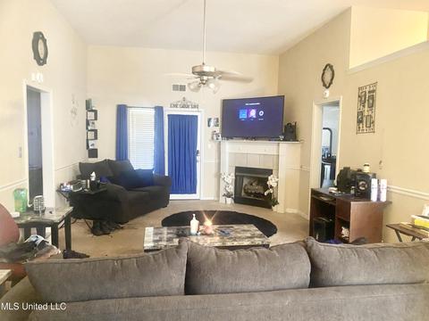 8504 Cross Point Dr, Olive Branch, MS 38654 photo 3