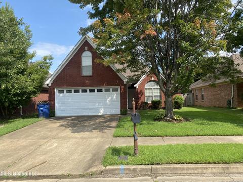 8504 Cross Point Dr, Olive Branch, MS 38654 photo 1