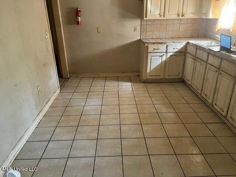 422 Queen Catherine Ln, Jackson, MS 39209 photo 6