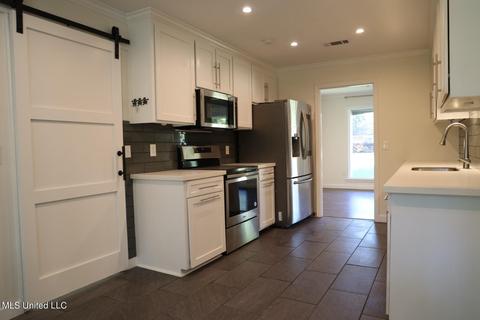 1352 Riverwood Dr, Jackson, MS 39211 photo 10