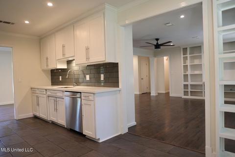 1352 Riverwood Dr, Jackson, MS 39211 photo 9