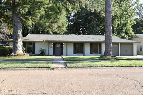 1352 Riverwood Dr, Jackson, MS 39211 photo 1