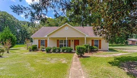 815 Neal St, Clinton, MS 39056