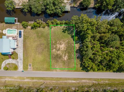1333 Kaumakapili St, Diamondhead, MS 39525