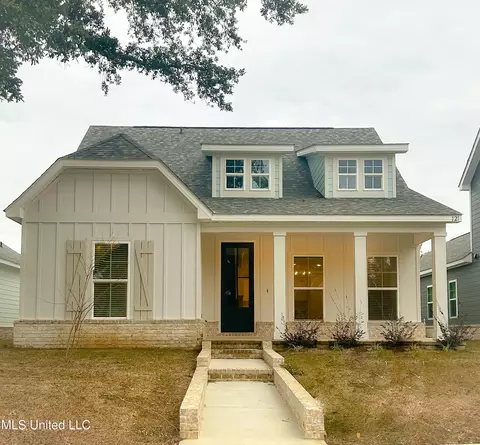 121 Grande View Dr, Biloxi, MS 39531