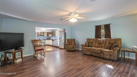 7525 Greenfields Rd, Moss Point, MS 39562 photo 2