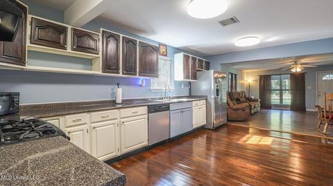 7525 Greenfields Rd, Moss Point, MS 39562 photo 5