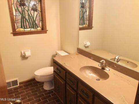7151 Cedardale Rd, Olive Branch, MS 38654 photo 9