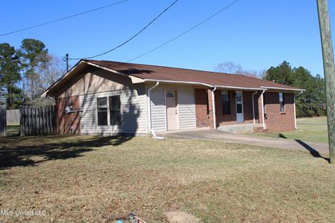 711 Lincoln Ave, Lumberton, MS 39455