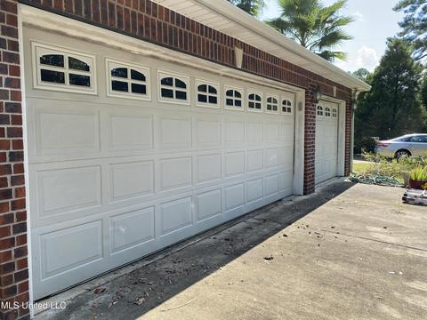 1810 Brookside Dr, Gautier, MS 39553 photo 2